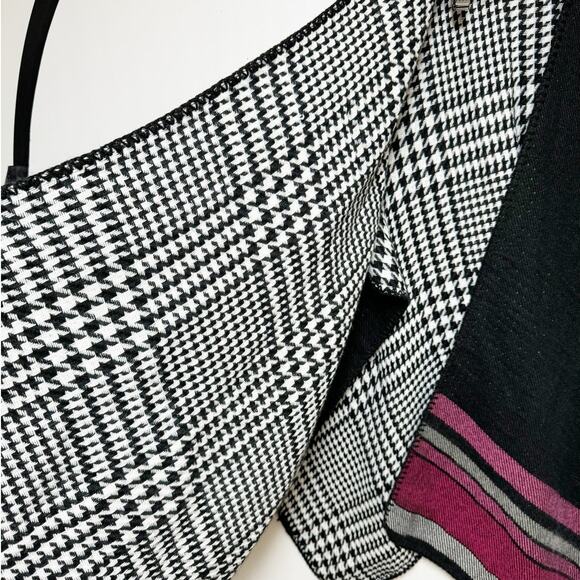 Woolrich Womens Reversible Wrap Scarf Black White Pink Houndstooth Acrylic OS - Picture 6 of 7